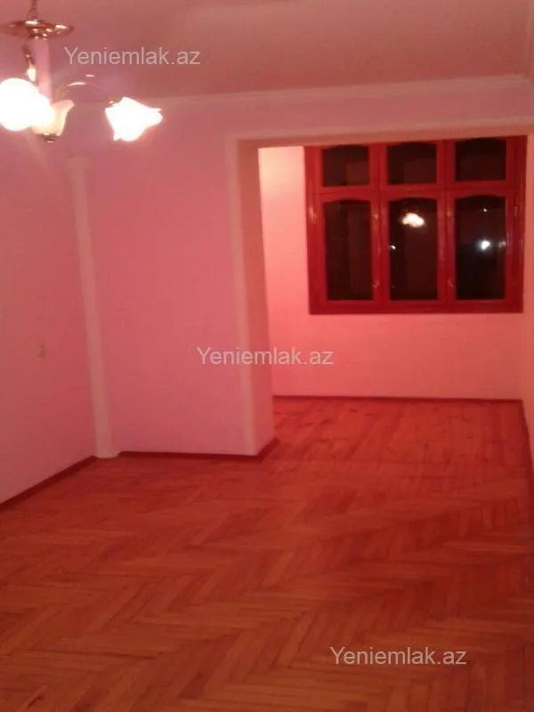 Satılır 3 otaqlı köhnə tikili 80 m²