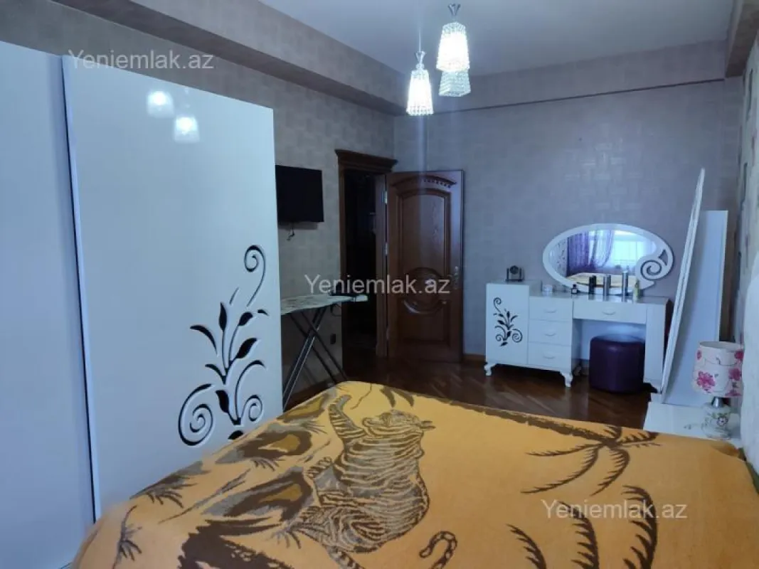 Satılır 3 otaqlı yeni tikili 130 m²
