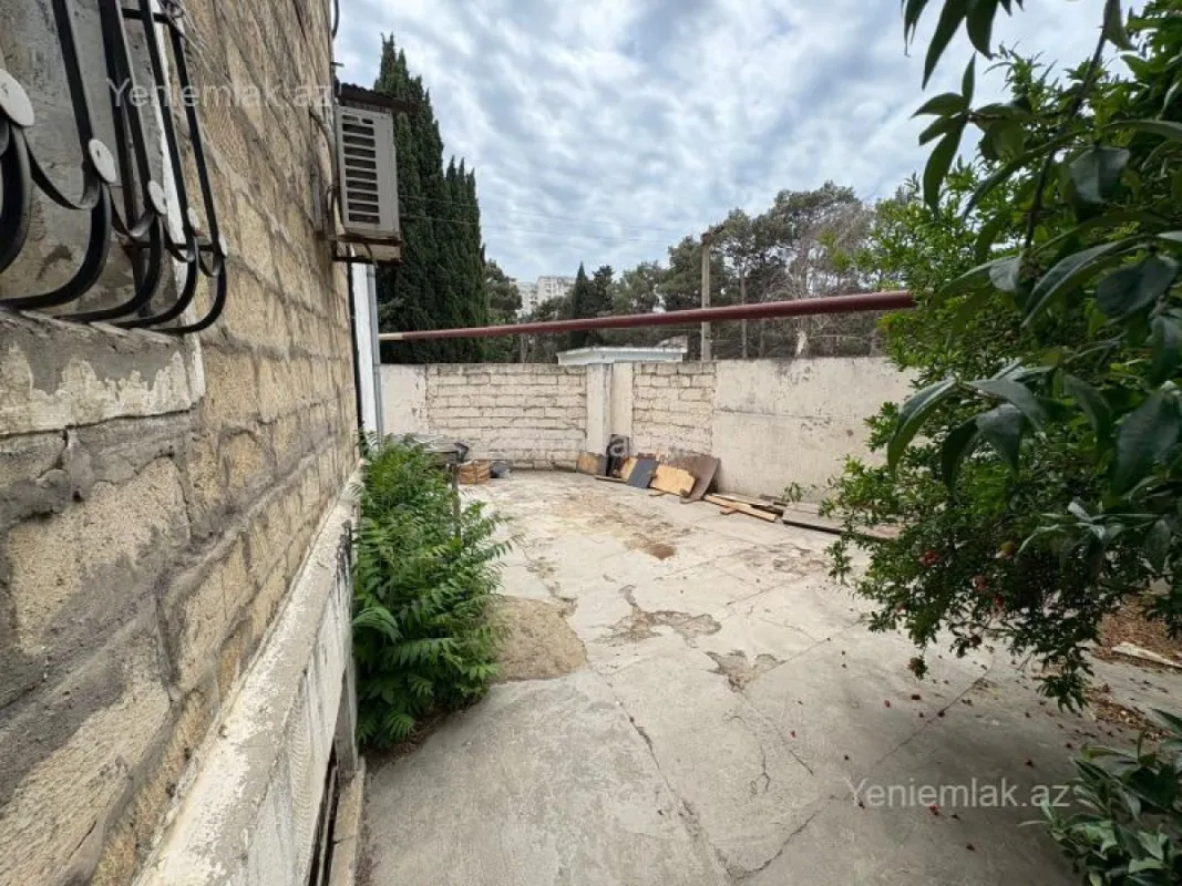 Satılır 3 otaqlı köhnə tikili 100 m²