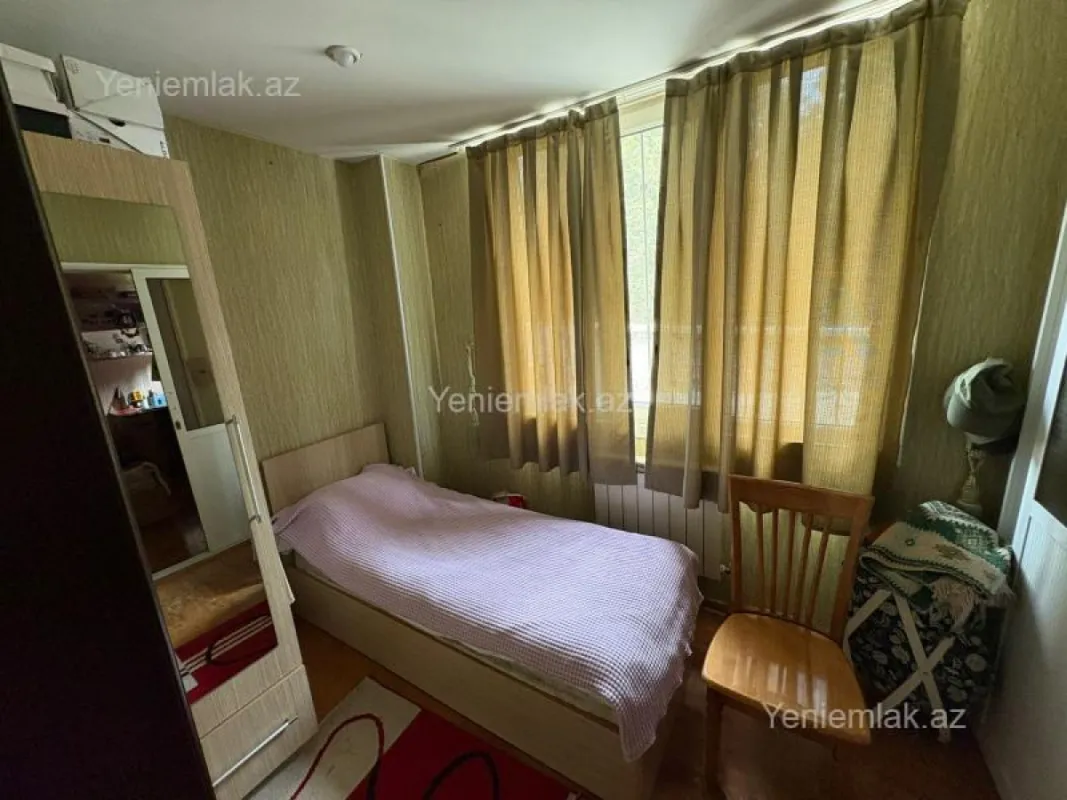 Satılır 3 otaqlı köhnə tikili 100 m²