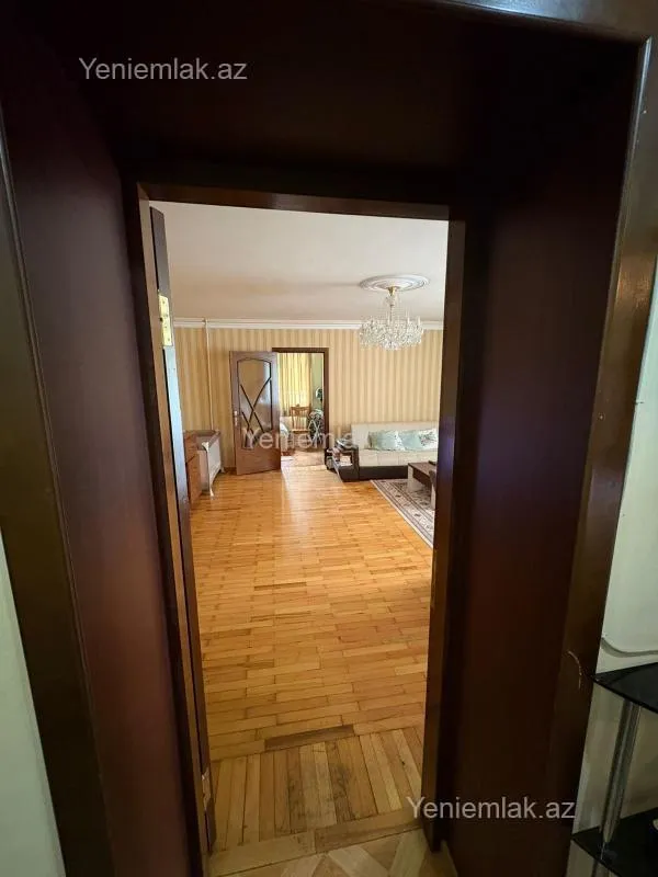 Satılır 3 otaqlı köhnə tikili 100 m²