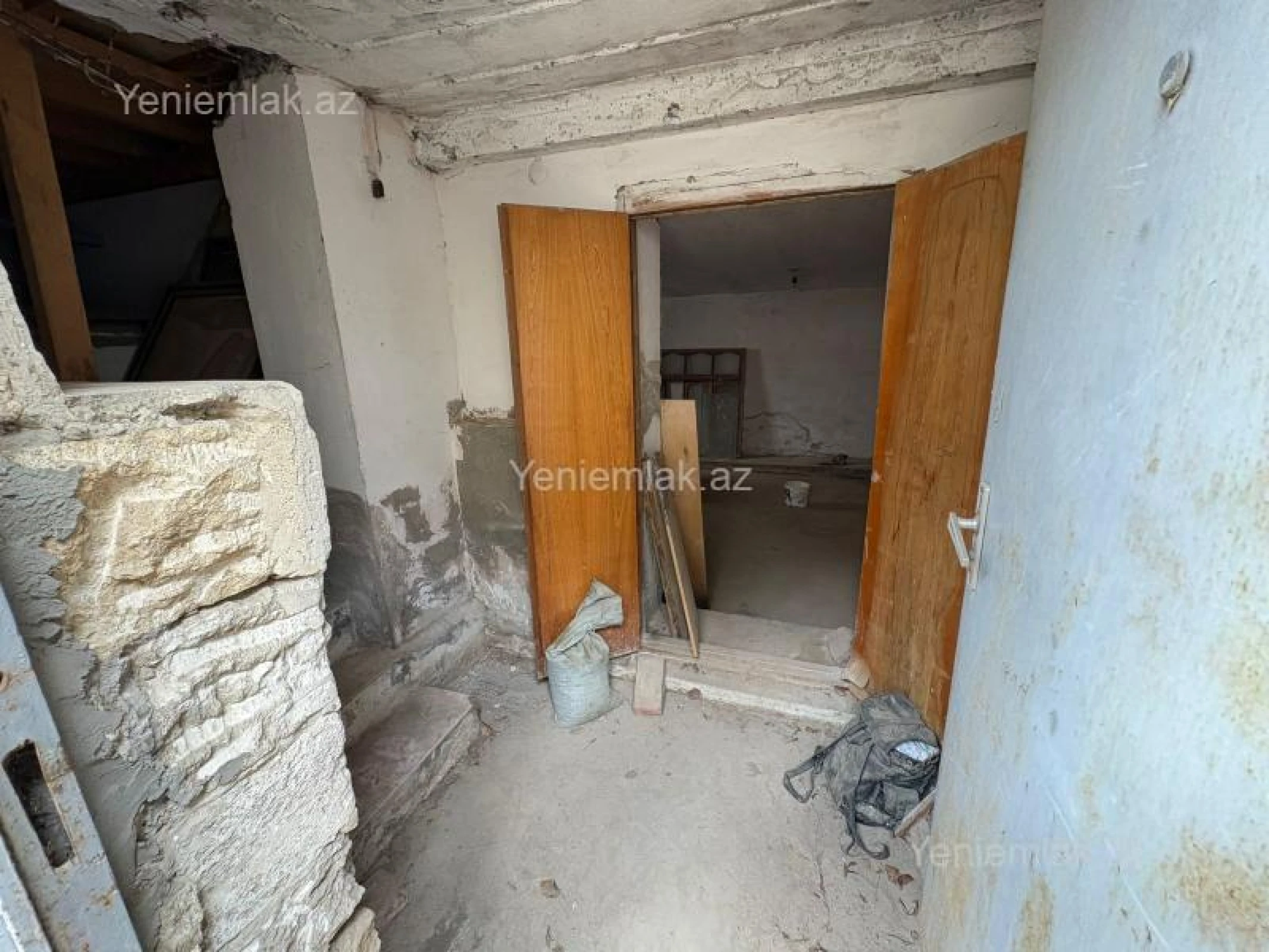 Satılır 3 otaqlı köhnə tikili 100 m²