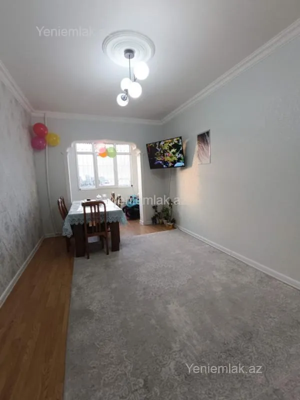 Satılır 2 otaqlı köhnə tikili 60 m²