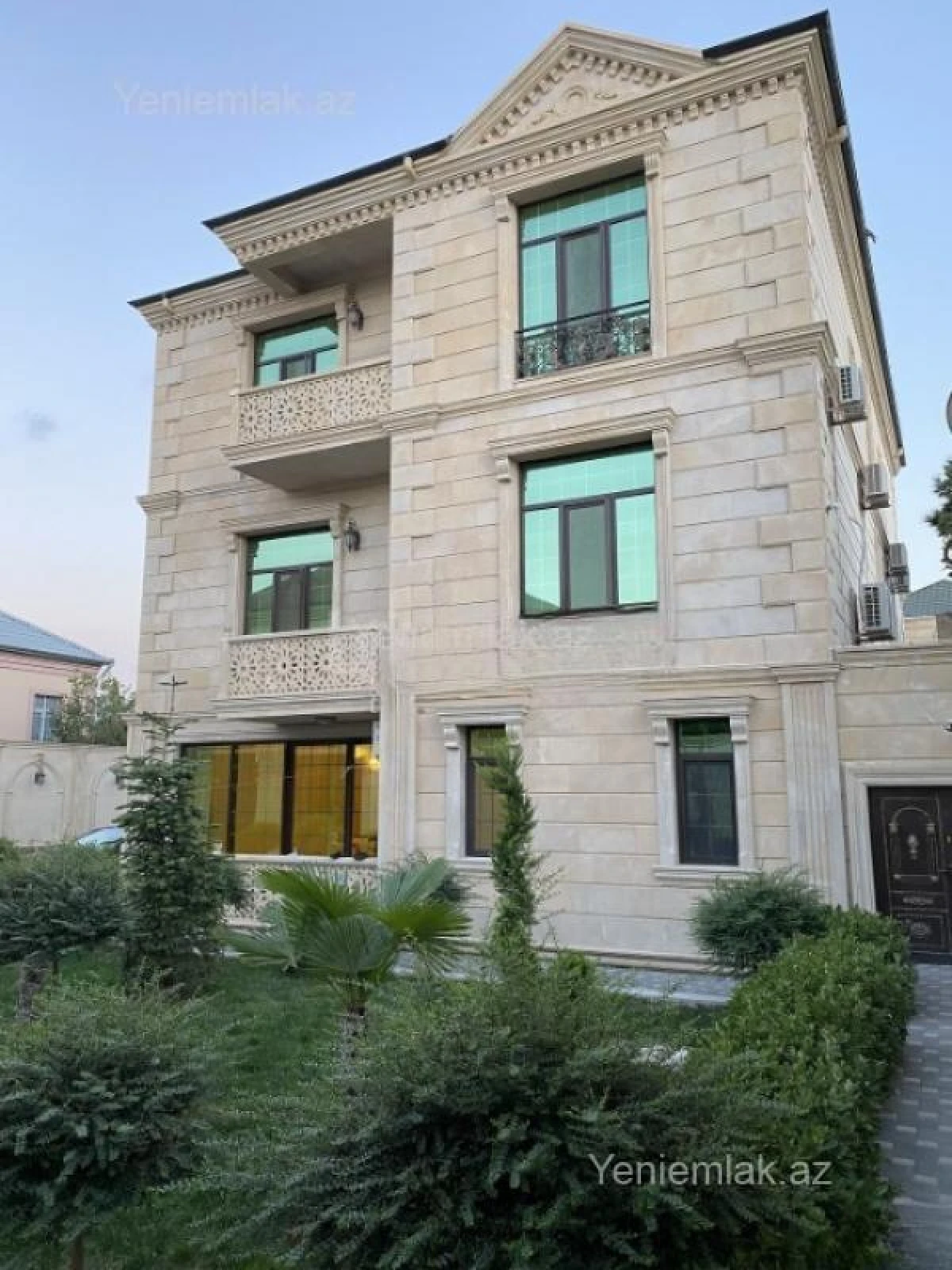 Satılır 7 otaqlı həyət evi 750 m²