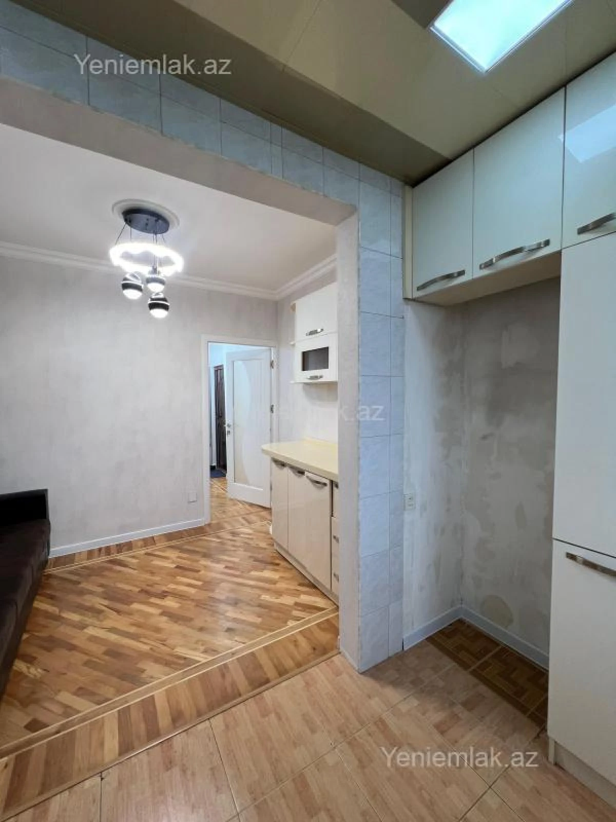 Satılır 2 otaqlı köhnə tikili 60 m²