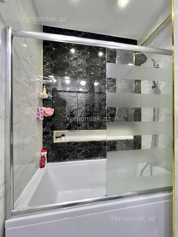 Satılır 4 otaqlı yeni tikili 180 m²