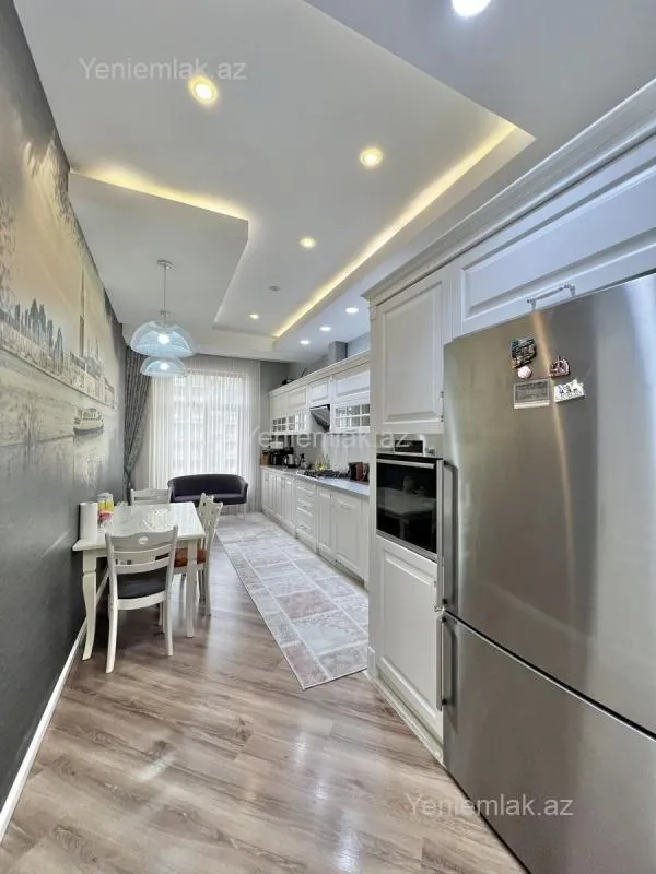 Satılır 4 otaqlı yeni tikili 180 m²