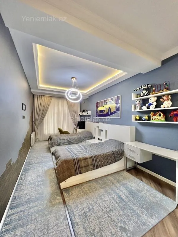 Satılır 4 otaqlı yeni tikili 180 m²