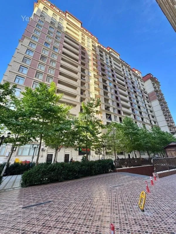 Satılır 4 otaqlı yeni tikili 180 m²