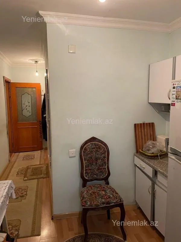 Satılır 1 otaqlı köhnə tikili 40 m²