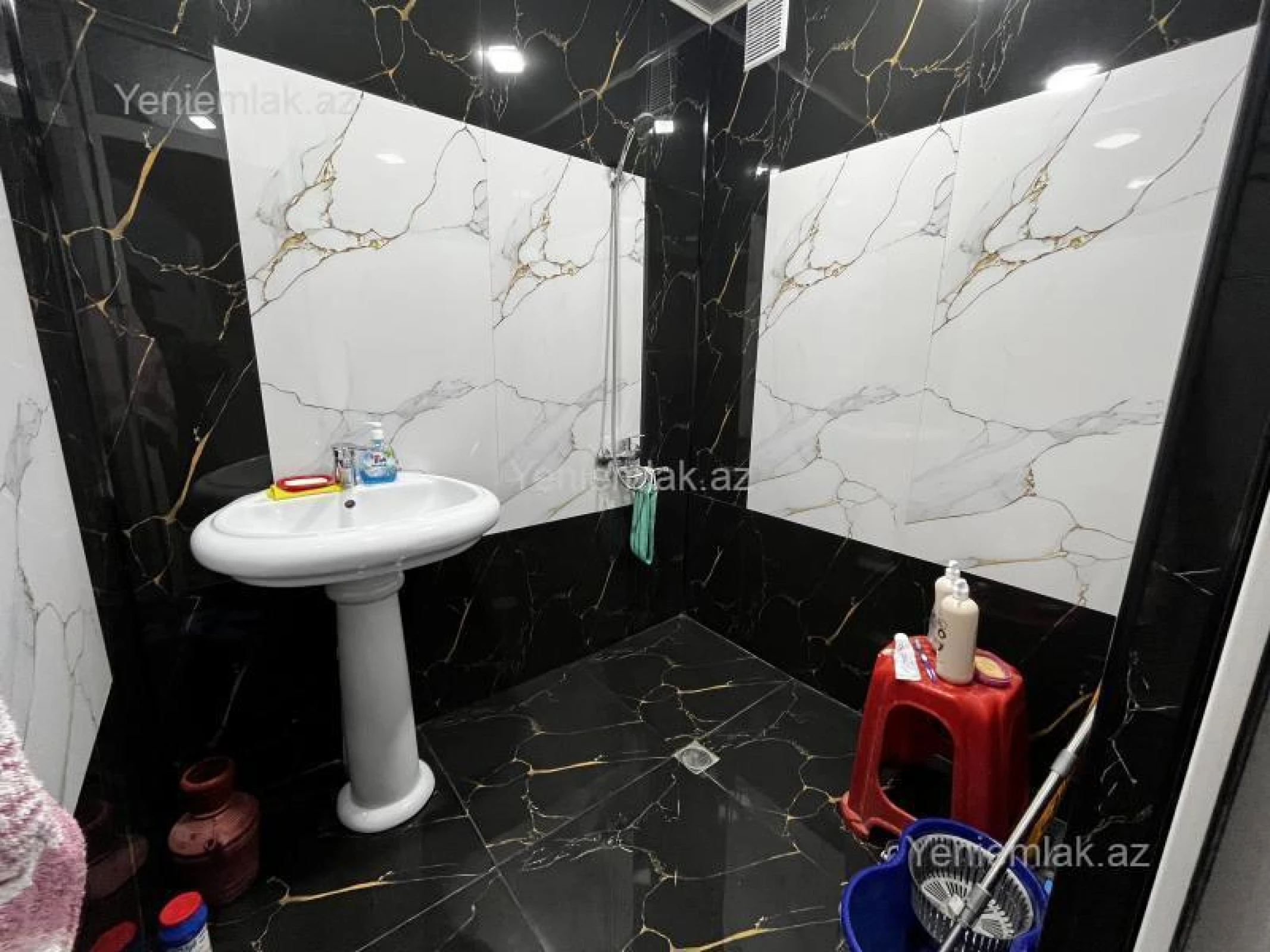 Satılır 2 otaqlı köhnə tikili 56 m²