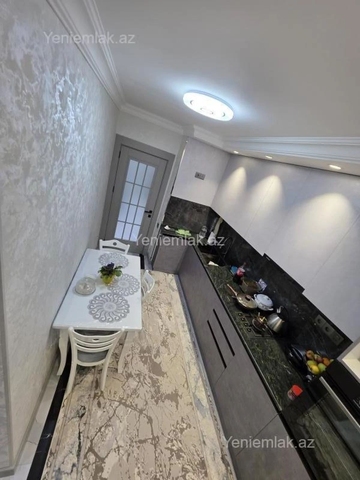 Satılır 3 otaqlı köhnə tikili 70 m²