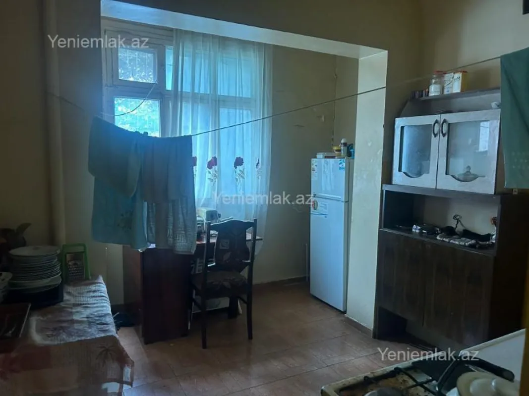 Satılır 2 otaqlı köhnə tikili 65 m²