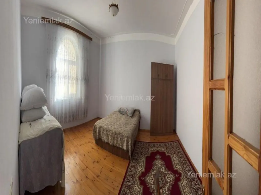 Satılır 7 otaqlı həyət evi 220 m²