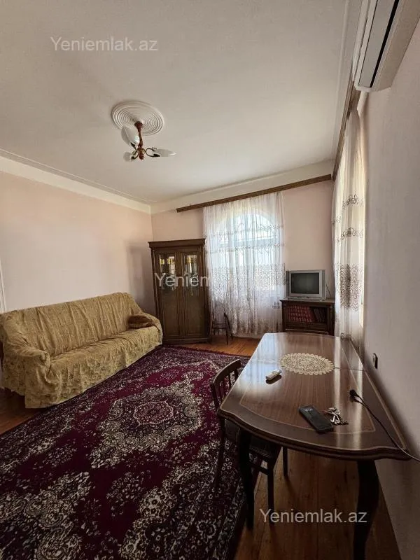 Satılır 7 otaqlı həyət evi 220 m²