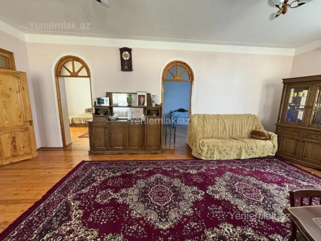 Satılır 7 otaqlı həyət evi 220 m²