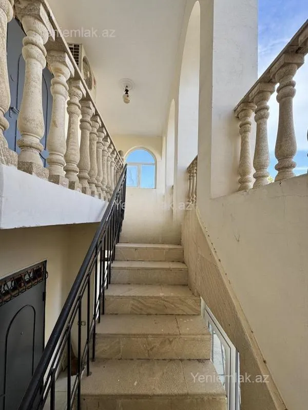 Satılır 7 otaqlı həyət evi 220 m²