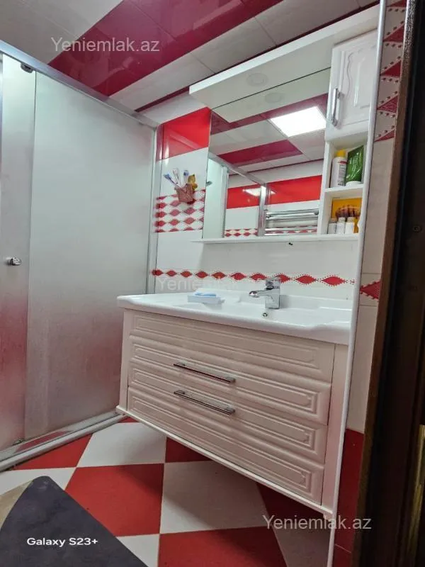 Satılır 3 otaqlı köhnə tikili 90 m²