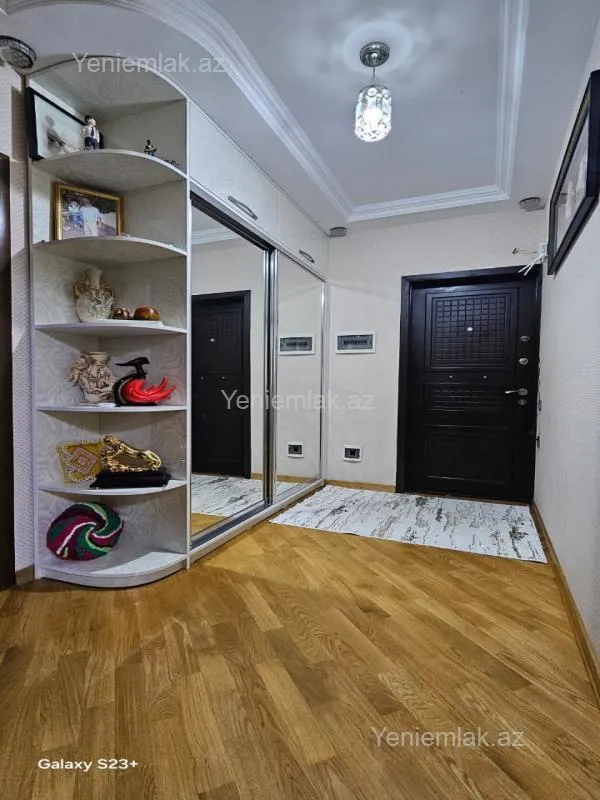 Satılır 3 otaqlı köhnə tikili 90 m²