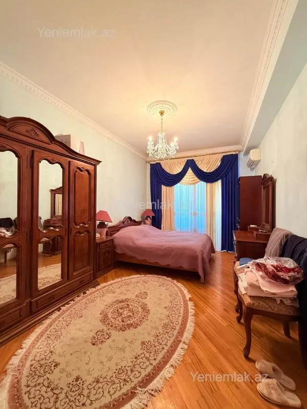 Satılır 5 otaqlı yeni tikili 210 m²