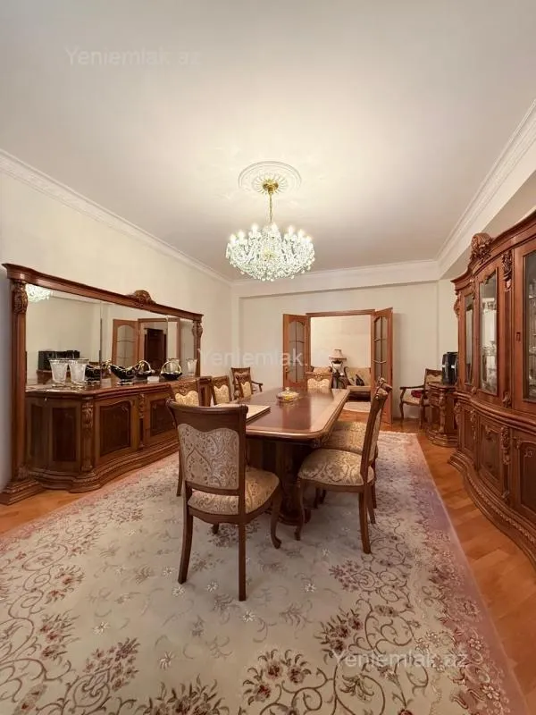 Satılır 5 otaqlı yeni tikili 210 m²