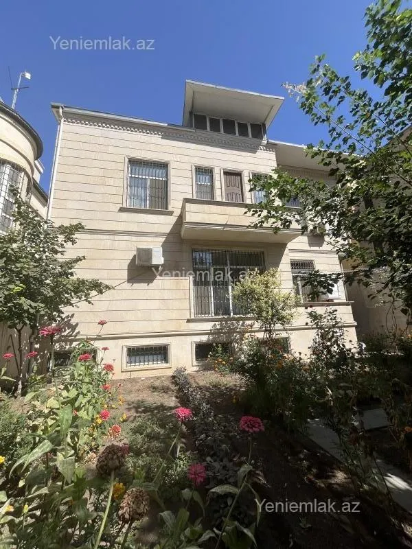 Satılır 6 otaqlı həyət evi 450 m²