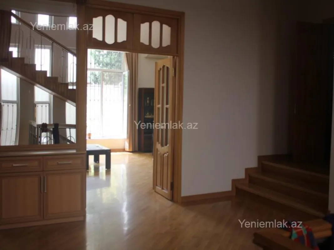 Satılır 6 otaqlı həyət evi 450 m²
