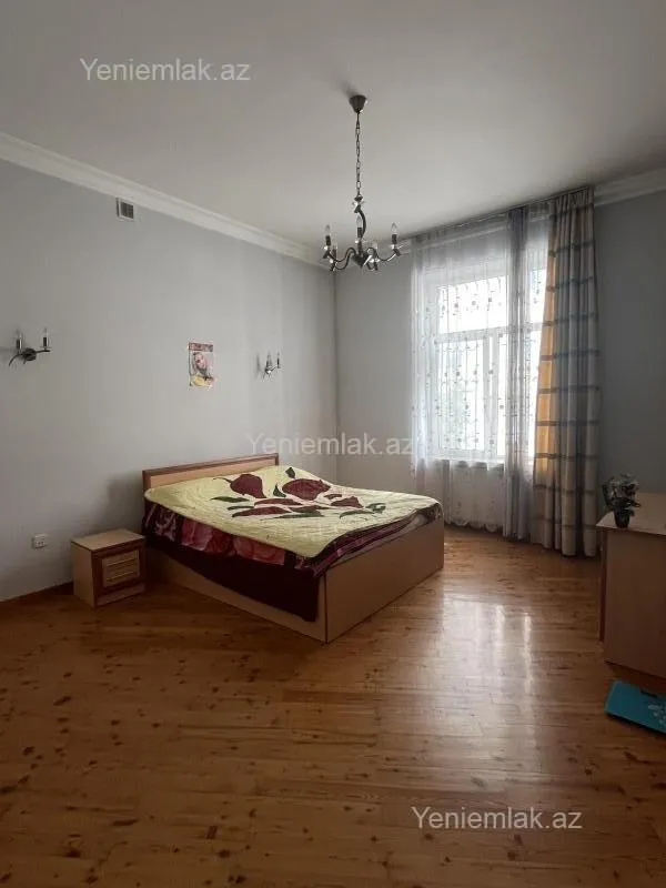 Satılır 6 otaqlı həyət evi 450 m²