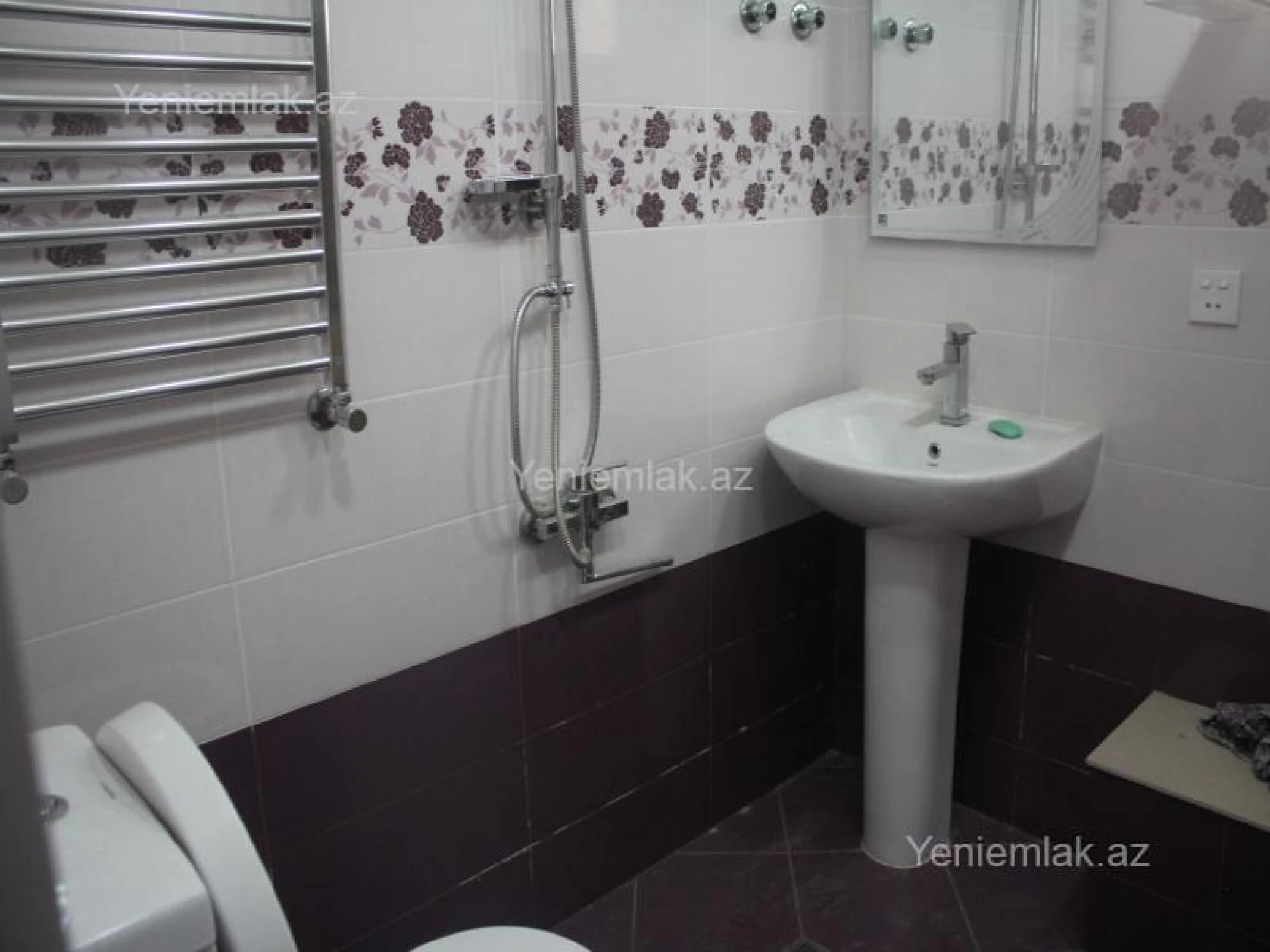 Satılır 6 otaqlı həyət evi 450 m²