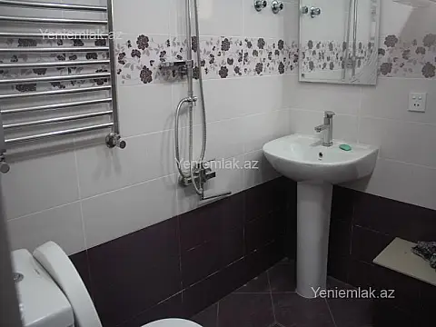 Satılır 6 otaqlı həyət evi 450 m²