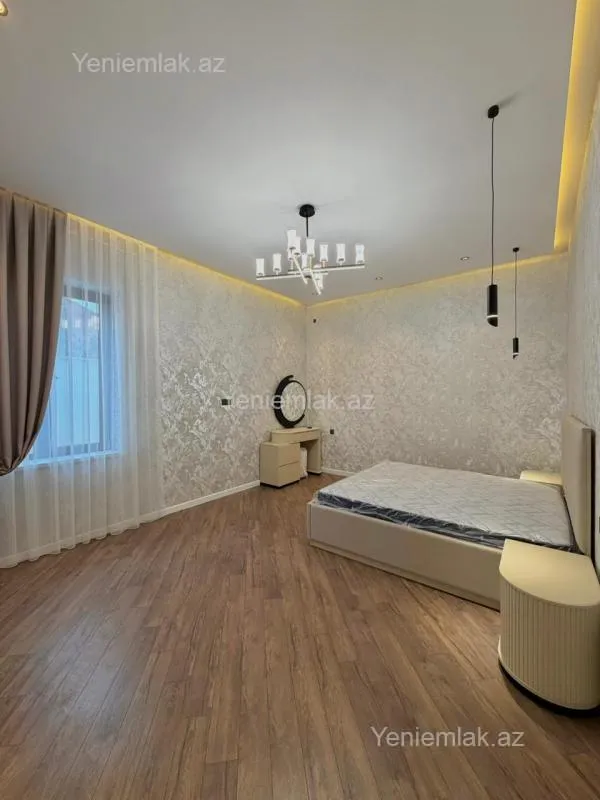 Satılır 4 otaqlı həyət evi 200 m²