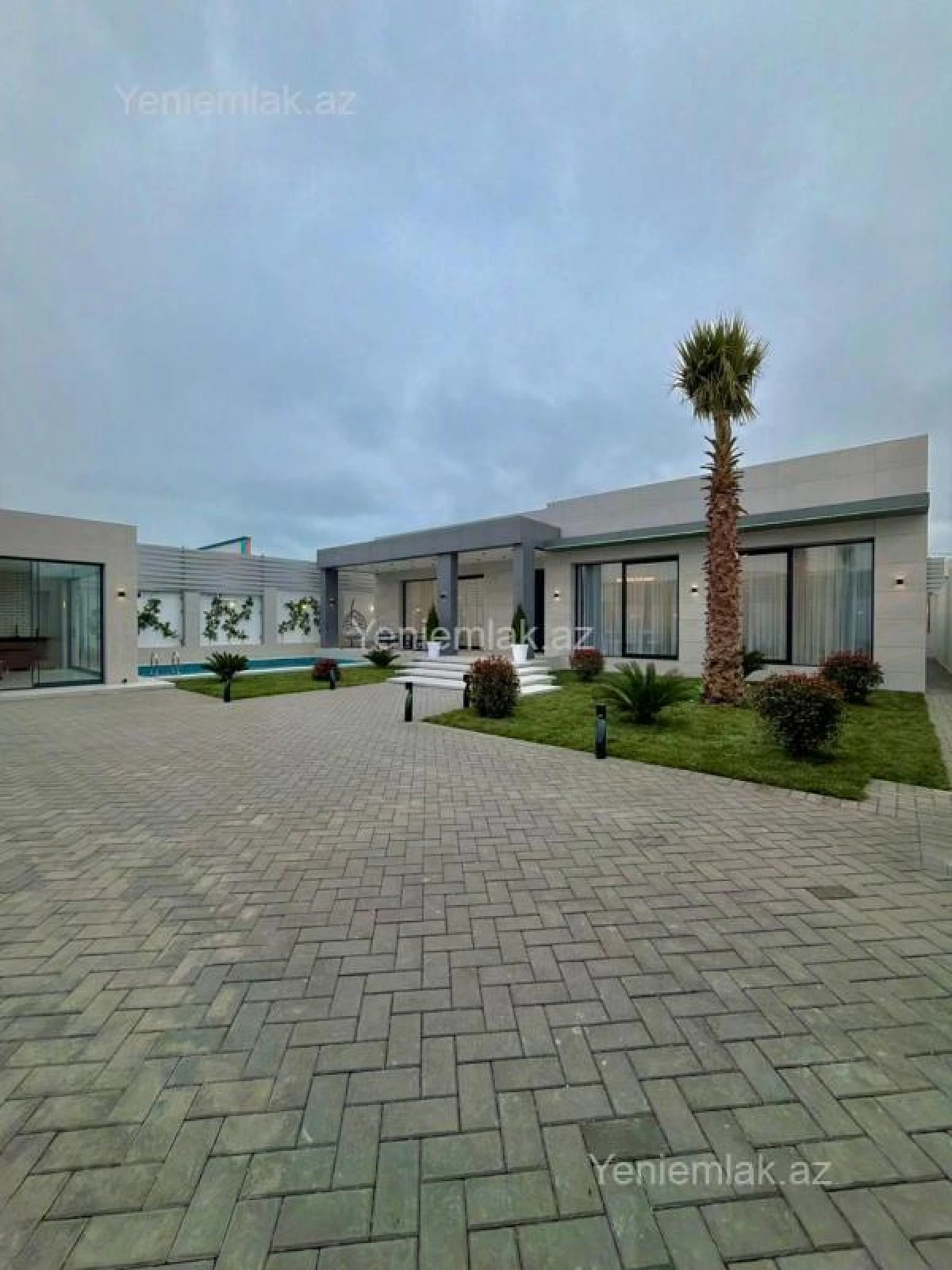 Satılır 5 otaqlı həyət evi 250 m²