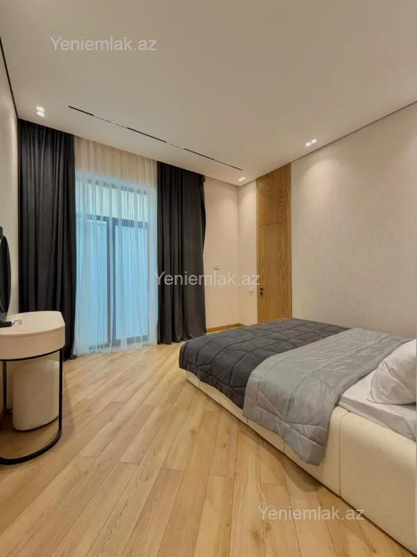 Satılır 5 otaqlı həyət evi 250 m²