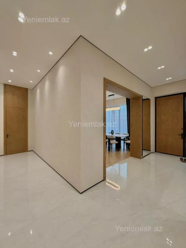Satılır 5 otaqlı həyət evi 250 m²
