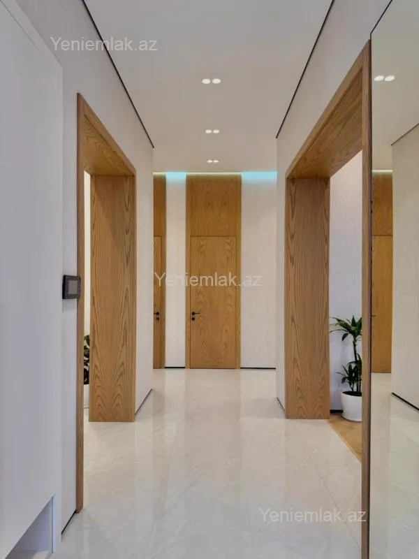 Satılır 5 otaqlı həyət evi 250 m²