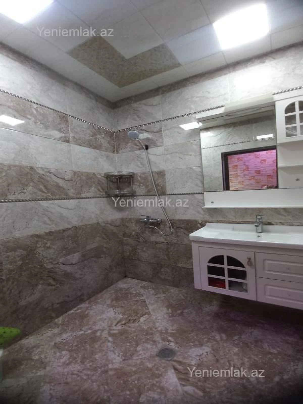 Satılır 4 otaqlı köhnə tikili 82 m²