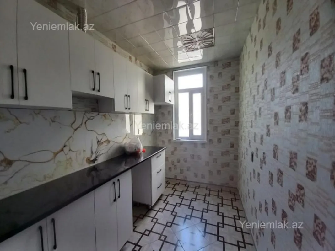 Satılır 4 otaqlı köhnə tikili 82 m²