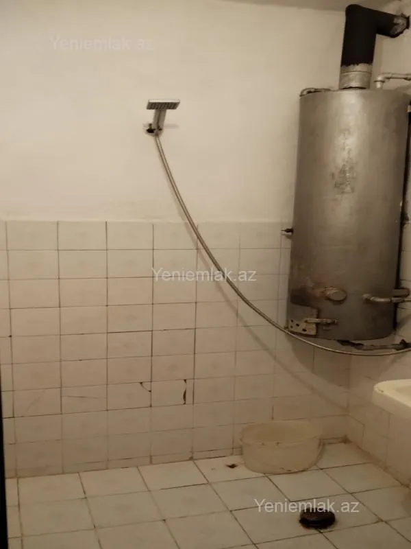 Satılır 4 otaqlı köhnə tikili 90 m²