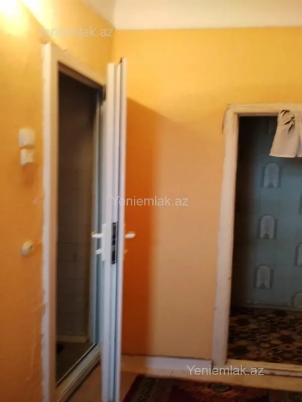 Satılır 4 otaqlı köhnə tikili 90 m²