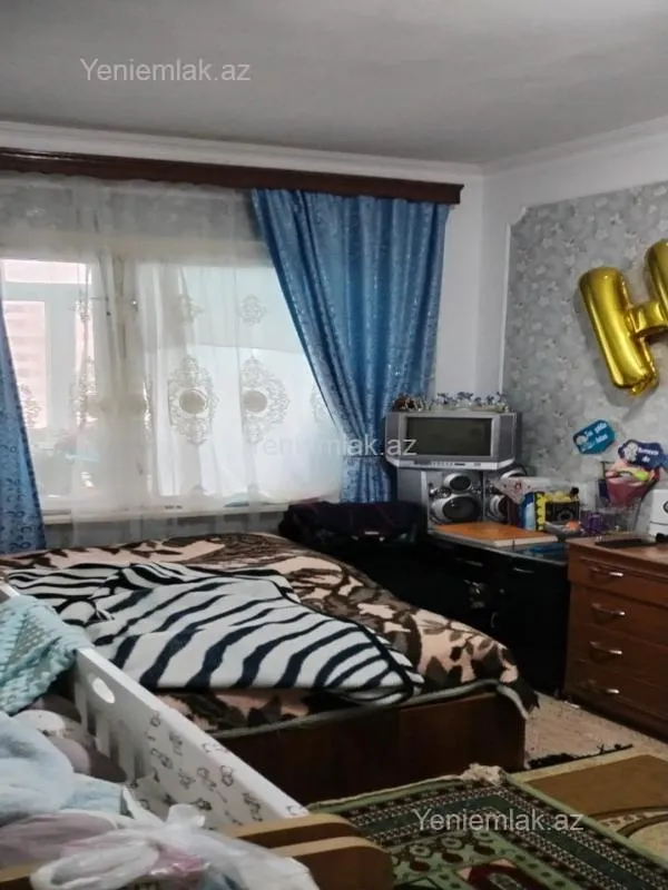 Satılır 4 otaqlı köhnə tikili 90 m²