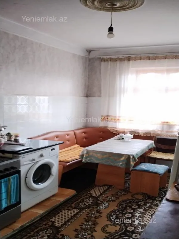 Satılır 4 otaqlı köhnə tikili 90 m²