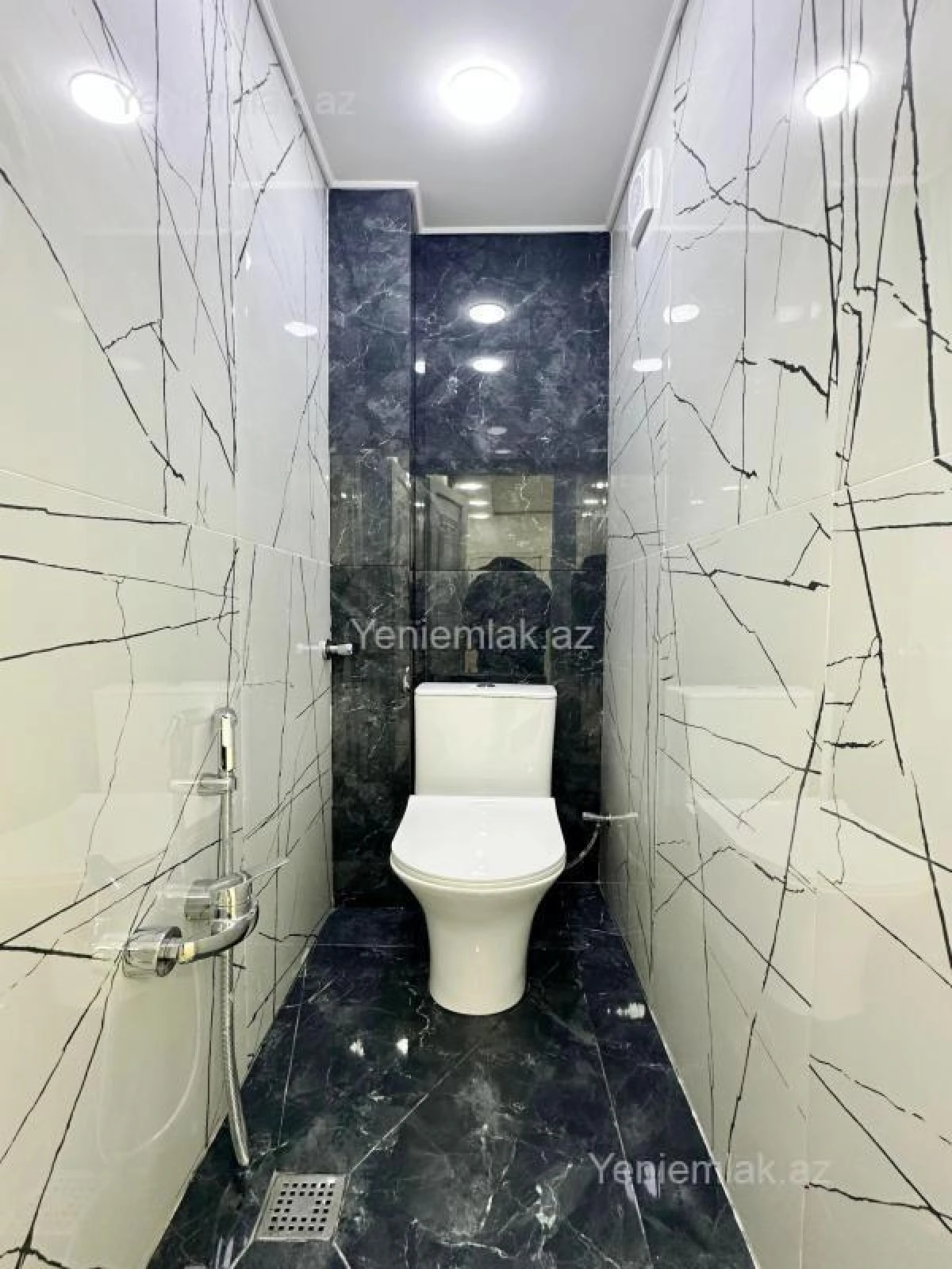 Satılır 2 otaqlı köhnə tikili 60 m²