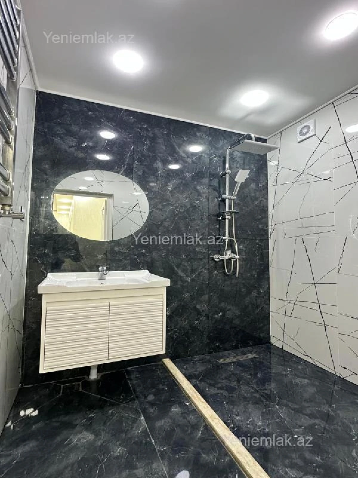 Satılır 2 otaqlı köhnə tikili 60 m²