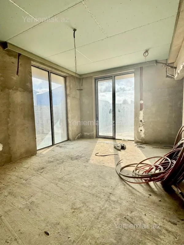 Satılır 6 otaqlı həyət evi 350 m²