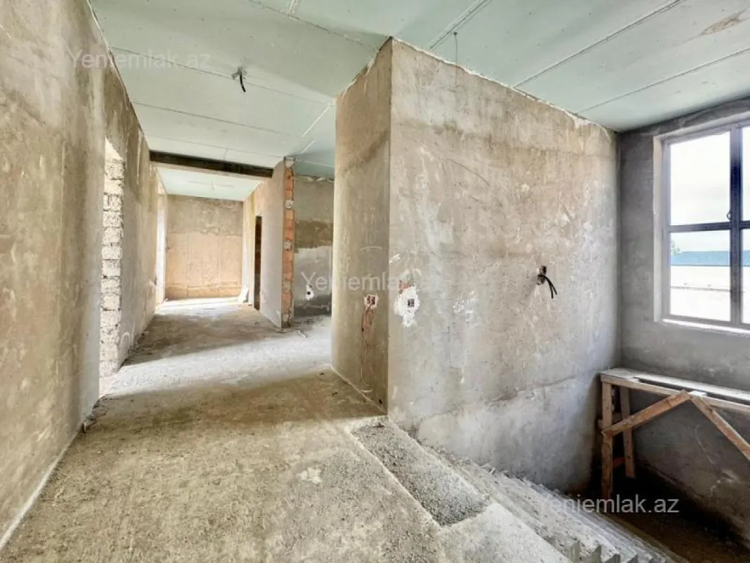 Satılır 6 otaqlı həyət evi 350 m²