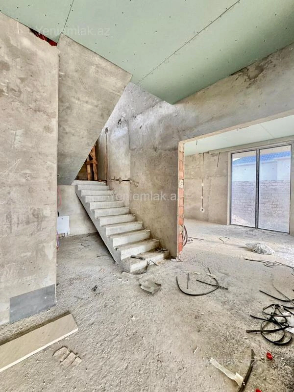 Satılır 6 otaqlı həyət evi 350 m²