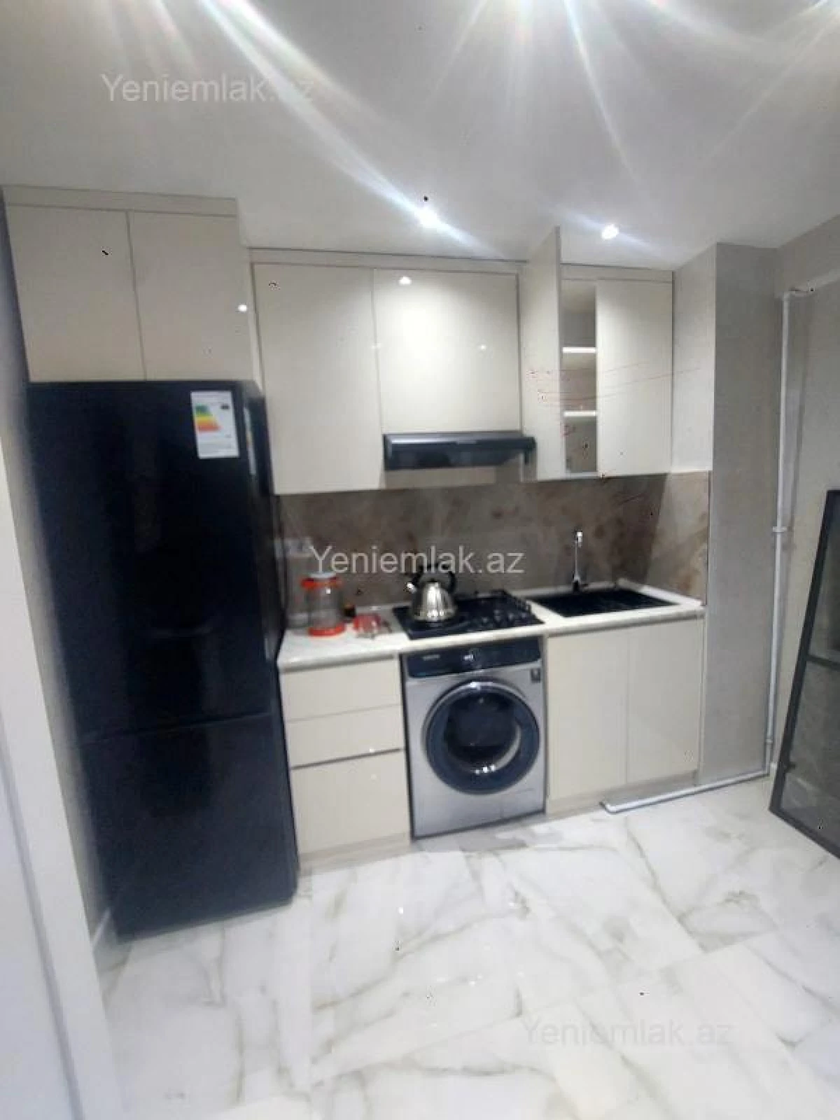 Satılır 2 otaqlı köhnə tikili 65 m²