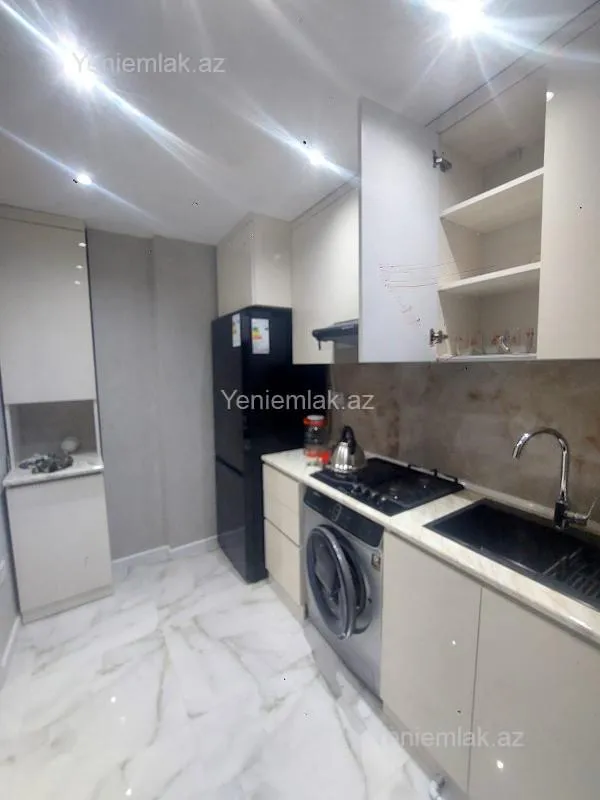 Satılır 2 otaqlı köhnə tikili 65 m²