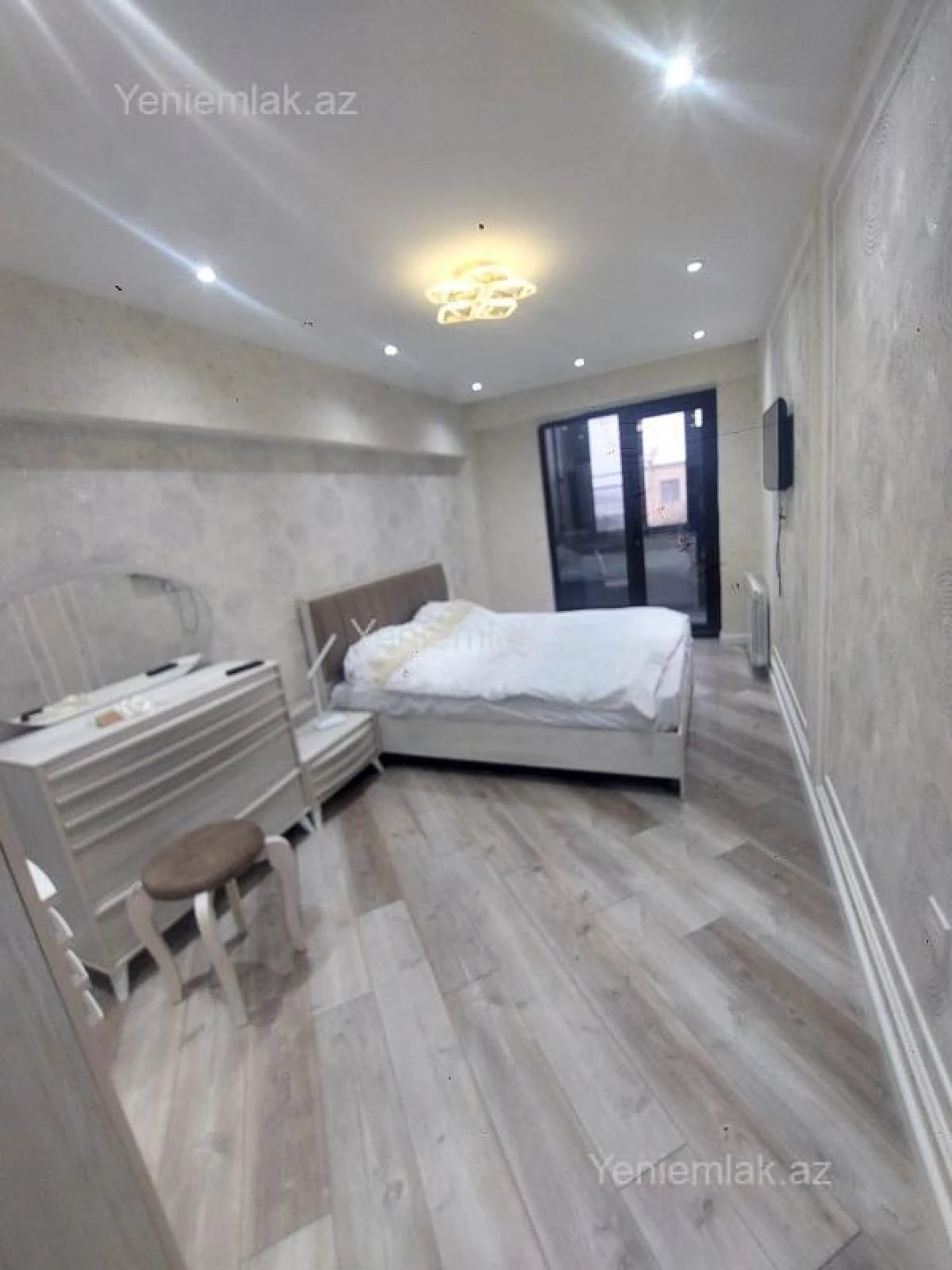 Satılır 2 otaqlı köhnə tikili 65 m²