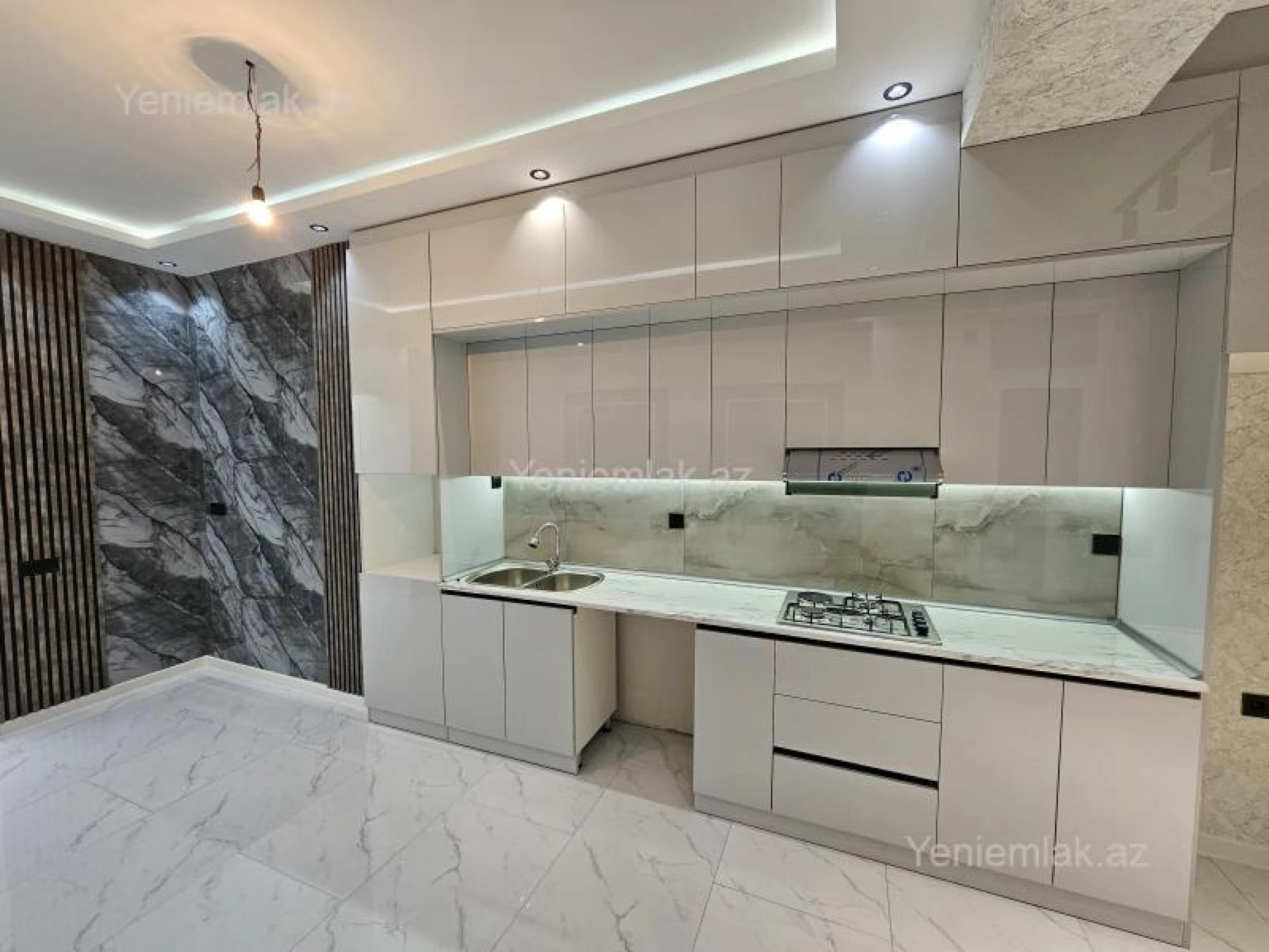 Satılır 3 otaqlı yeni tikili 68.5 m²